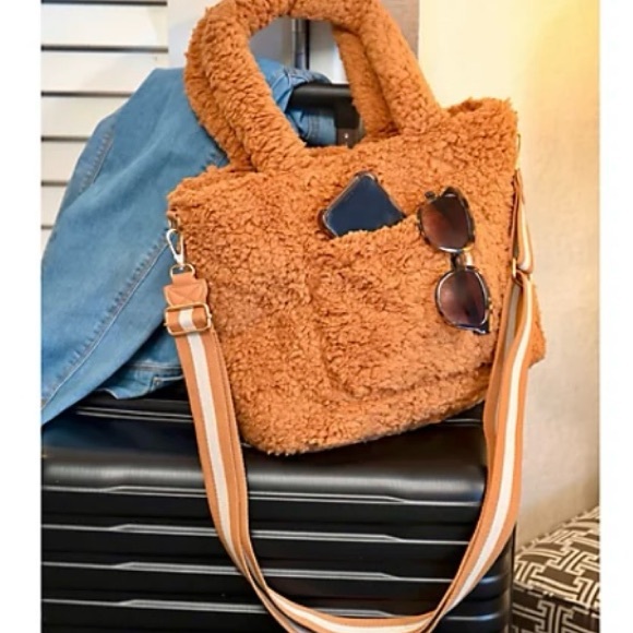 jill martin tan sherpa tote bag with removable shoulder strap - Picture 3 of 3